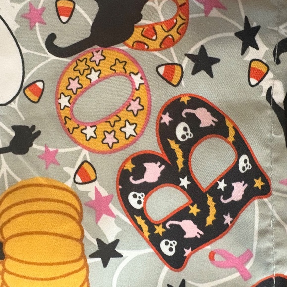 NWT Scrub TopCassandra O Halloween-themed medical - size 2XL - Picture 6 of 11